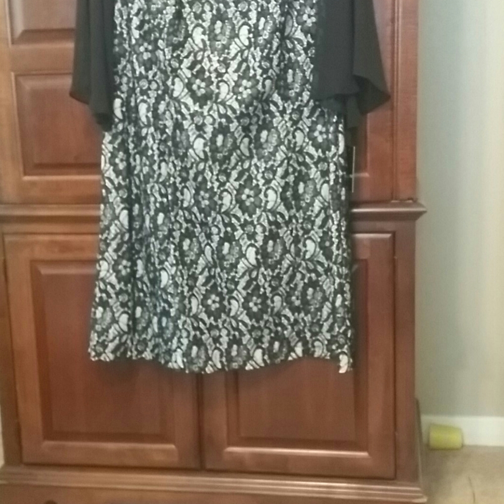 Beautiful Dress - Picture 2 of 2